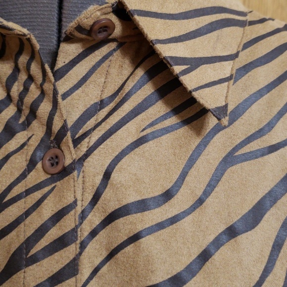 NWT Washable Suede Animal print top (Ladies Small) - Picture 5 of 12